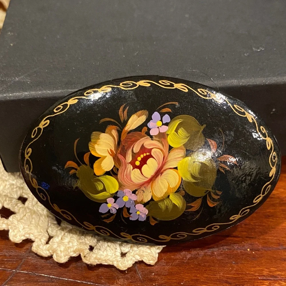 Russian Floral Hand-Painted Brooch - Picture 5 of 5